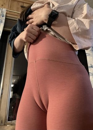 Onlywedgiez mad pussy wedgie In pink leggings