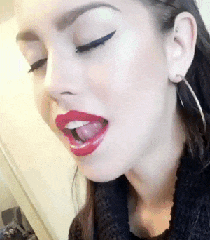 I want that Tongue in my mouth, NOW.....