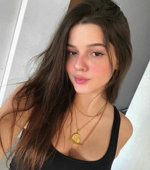Belle Longwell (17