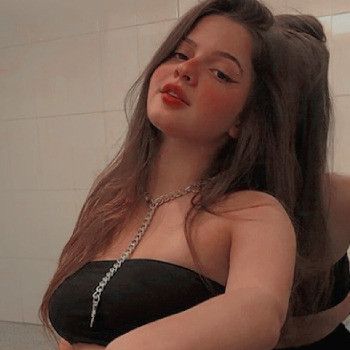 Belle Longwell (24