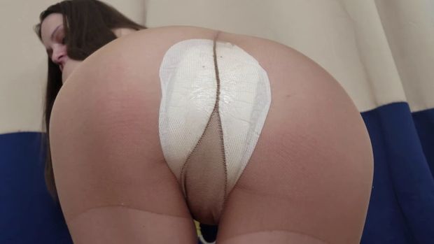 Pantyless pad wearing!
