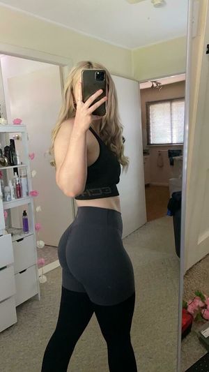 Ass looking good in those leggings!