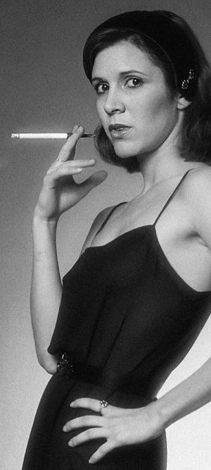 Carrie Fisher smoking ❤