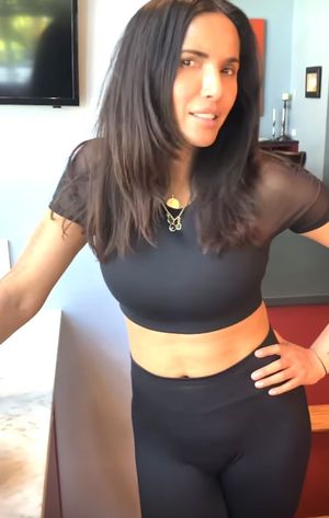 Padma in black leggings