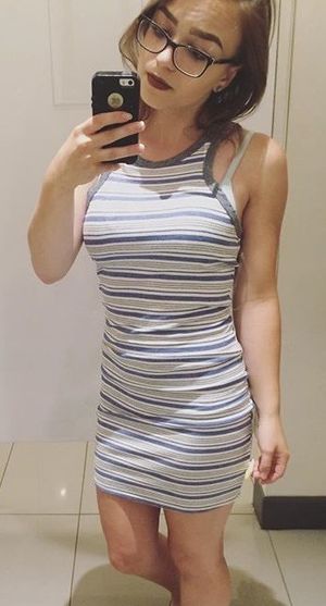 tight skirt mirror selfie