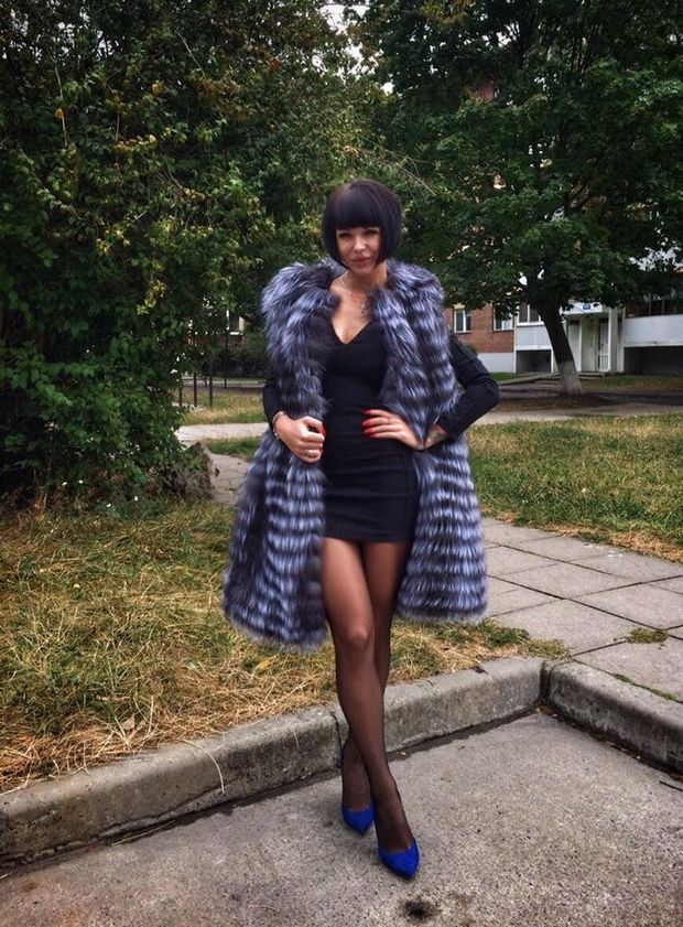 Short hair brunette posing in fancy furcoat