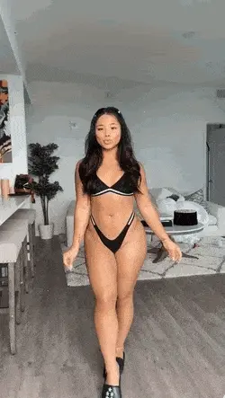 Culo en tanga negra!