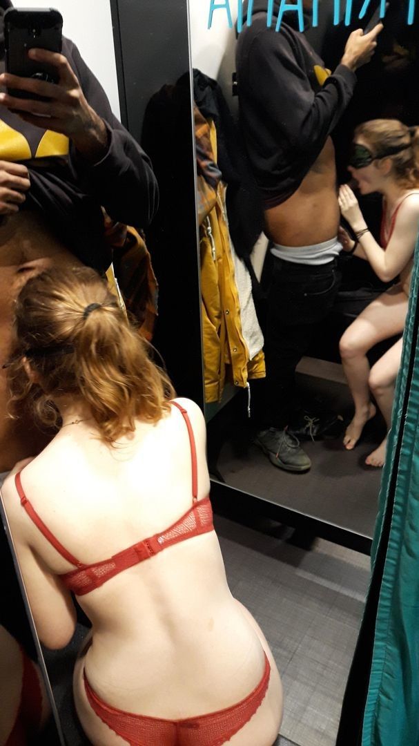 Gave a blowjob during the shopping trip