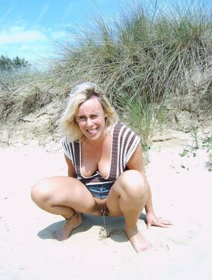 Beach Milf Pee