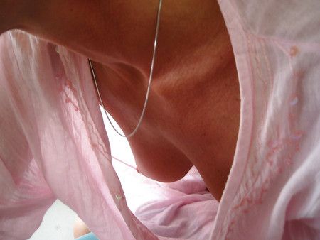Downblouse boobs