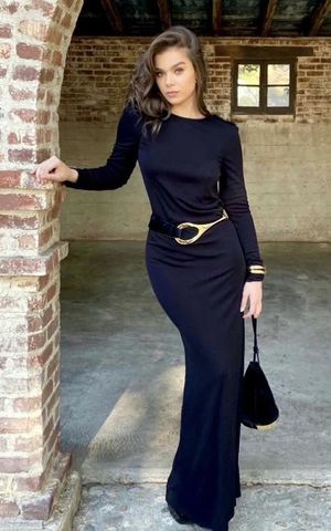 Hailee Seinfeld Dark Blue Dress