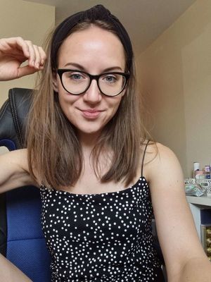 stunning teen selfie, begging for cum