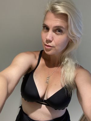 cute blonde with nice tits