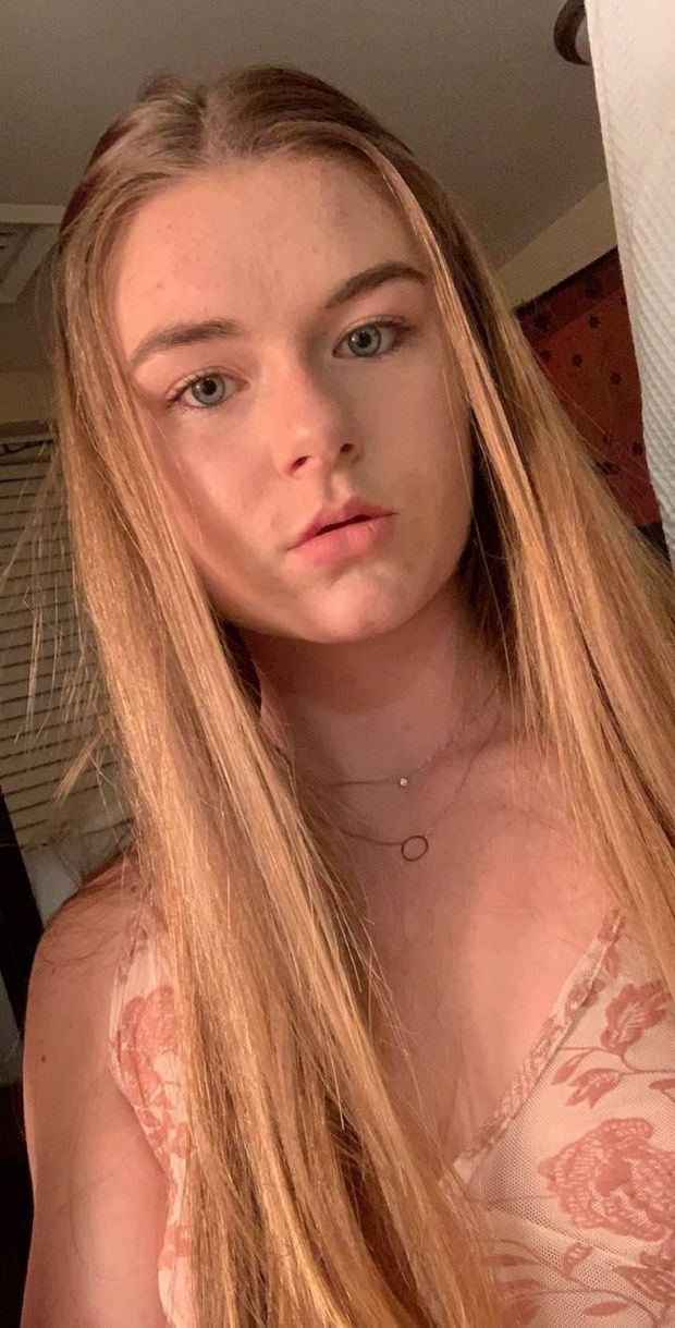 teen selfie