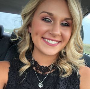 blonde selfie in the car