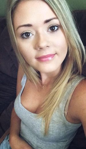 blonde teen selfie