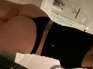 Fine Asian milf teasing me with her sexy ass