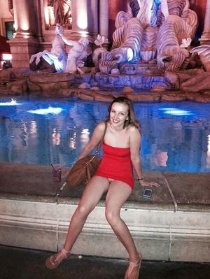 Pussy flash at the fountain