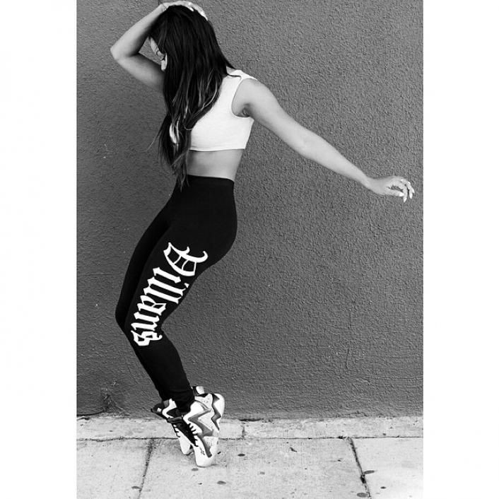Chicks in kicks