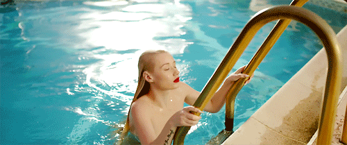 Iggy Azalea comes out nude from the pool.