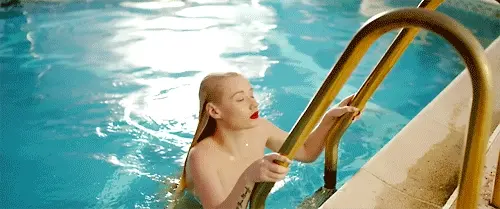 Iggy Azalea comes out nude from the pool.