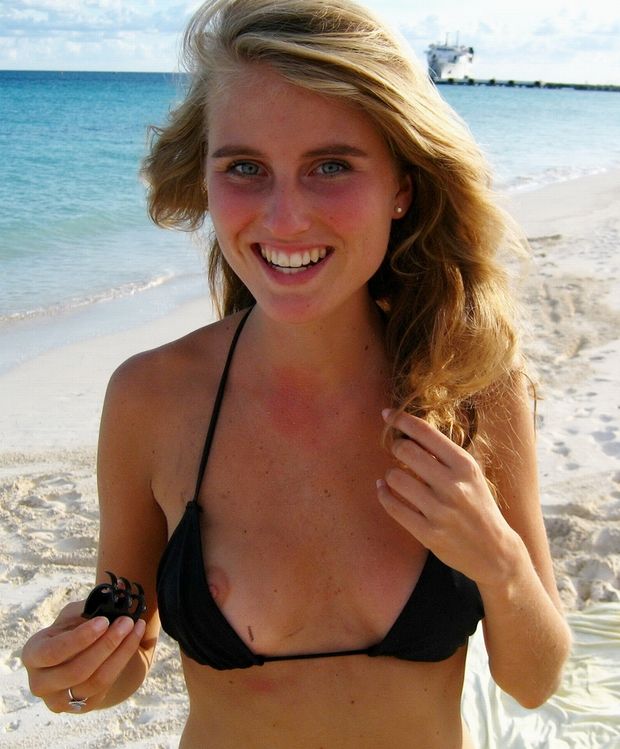 Nipslip blonde