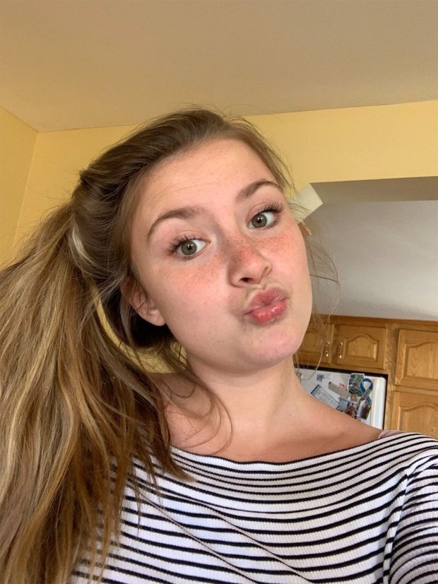 cutie teen selfie