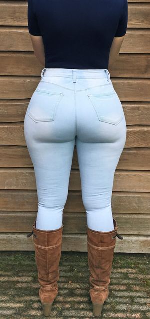 SEXY CURVES TIGHT JEANS