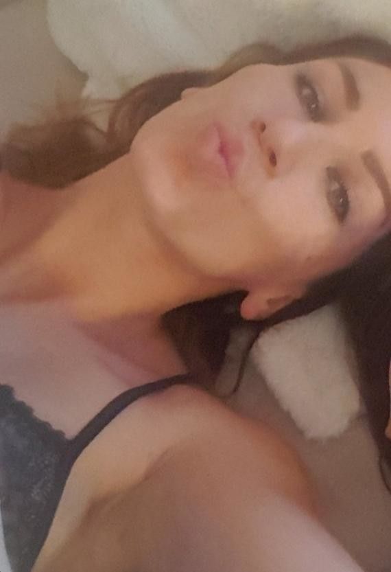 Besutiful milf laying down while Being so seductive