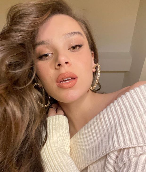 Hailee Seinfeld Sweater Weather