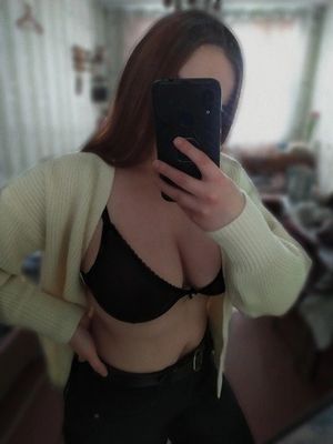 Cute aliexpress chick made a really nice review photo