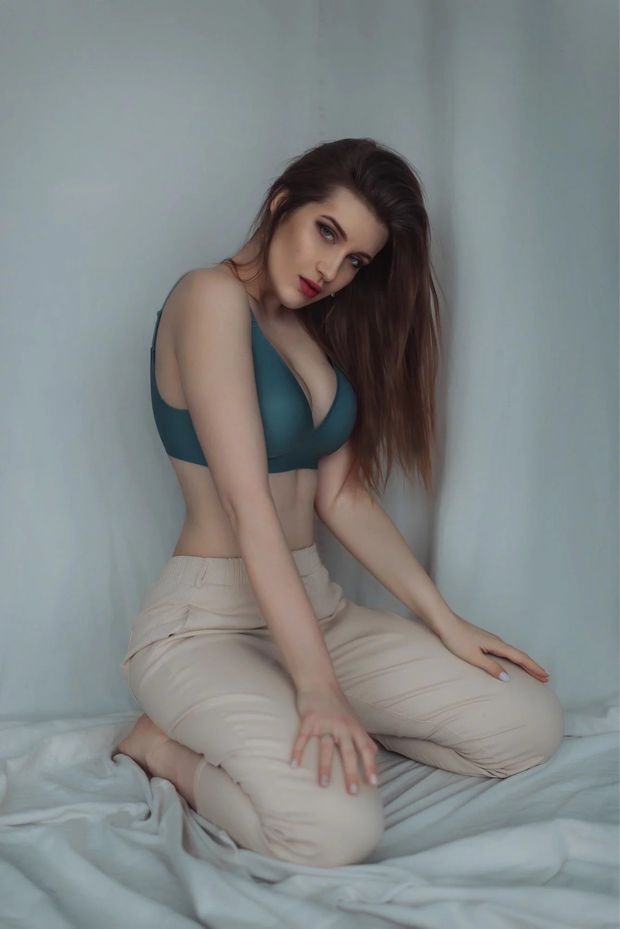 Cute aliexpress chick made a really nice review photo