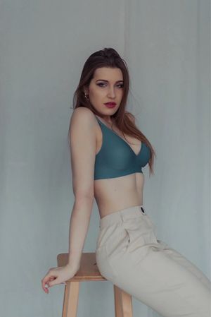 Cute aliexpress chick made a really nice review photo