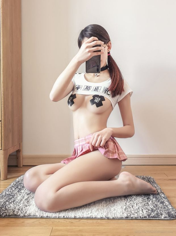 Sexy Asian teen selfie
