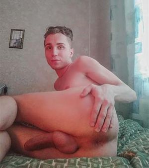 Cute but shy gay bottom in Detroit Michigan begging for a big dicked top to fuck me bareback