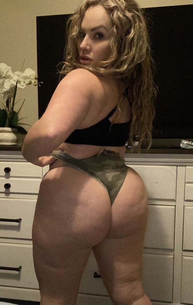 Notyouraverage - Nicole Desmond