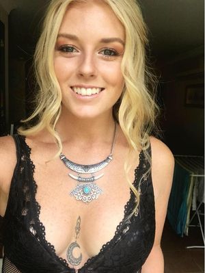 hot blonde teen selfie