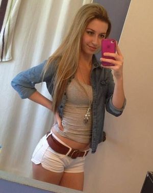 skinny slut selfie