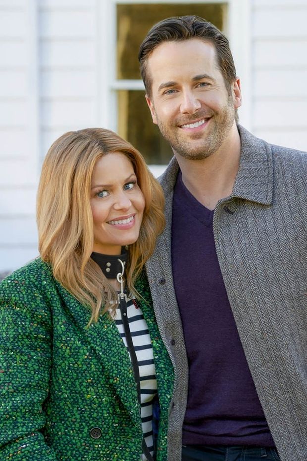 The leash and collar make Aurora Teagarden a better detective