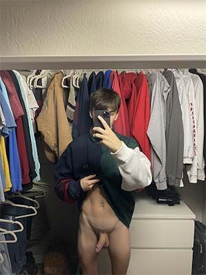 Twink loking 29 years old guy getting out of the closet in Sioux Falls