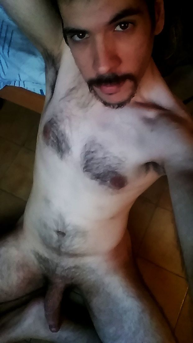 Hombre desnudo