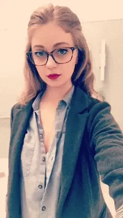 Lady flashings a boob