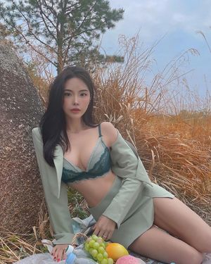 Fuck her right there in public.