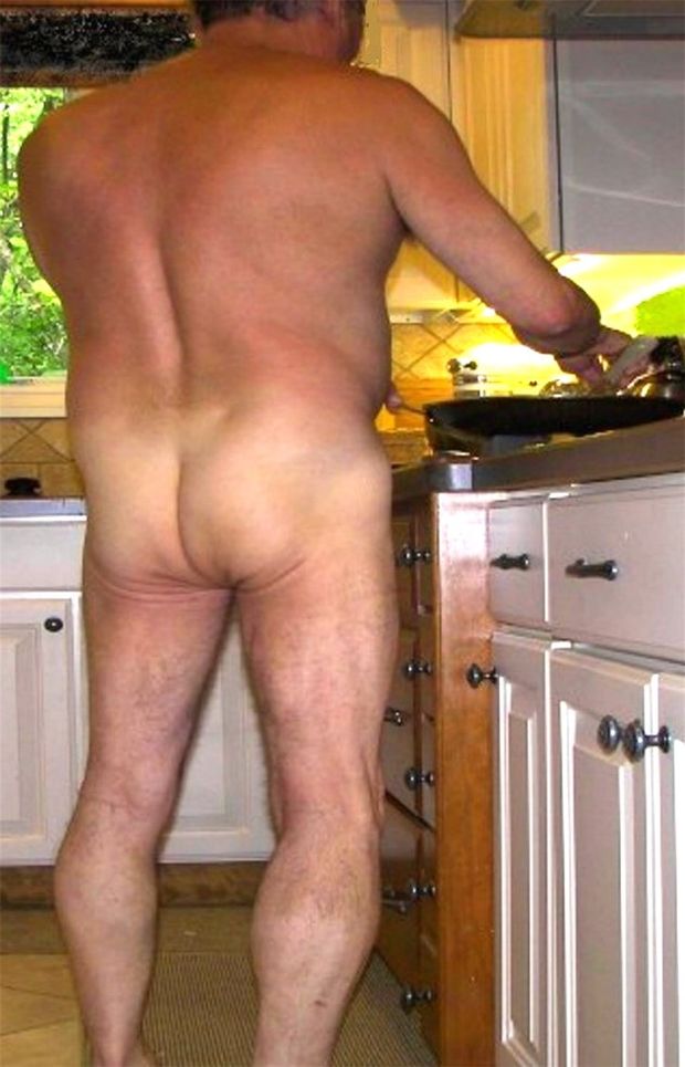 Naked Dad making Breakfast
