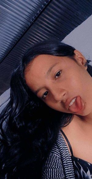 Carita de inocente y boquita de chupa verga