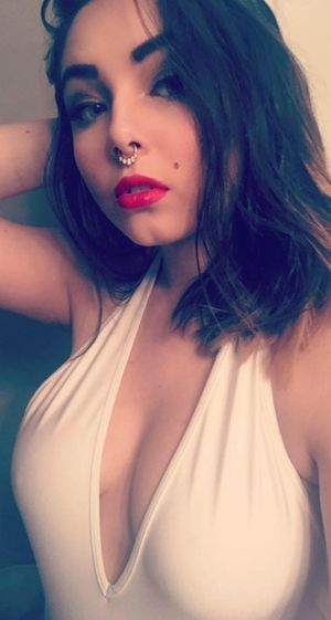 slutty pose from a stunning teen