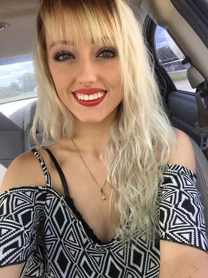 horny slut selfie in her car