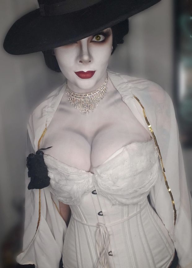 Lady Dimitrescu