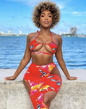 Gorgeous ebony queen