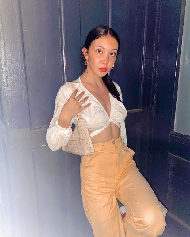 stunning teen slut posing